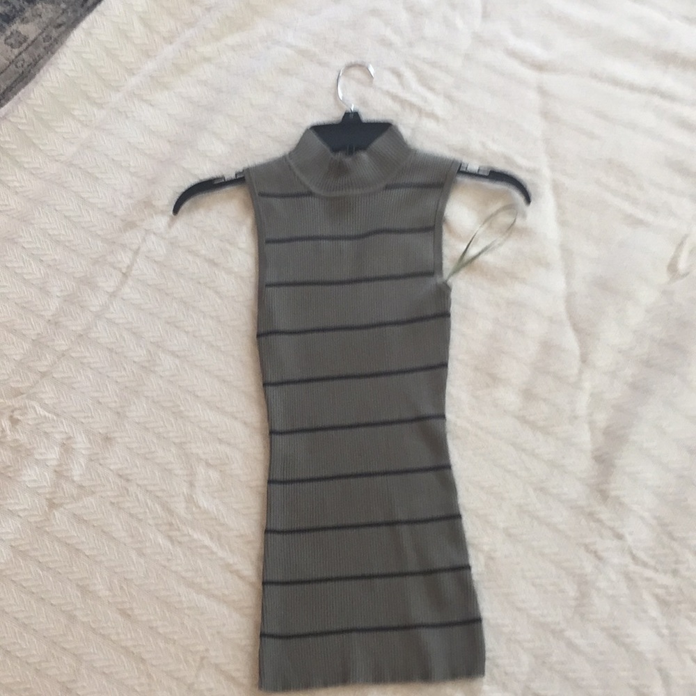 Knit sleeveless shirt